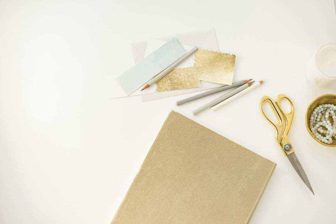 Shipping boxes with paper